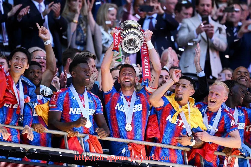 江南体育APP-英超球队内战：探讨英超球队之间的内战与对抗历史